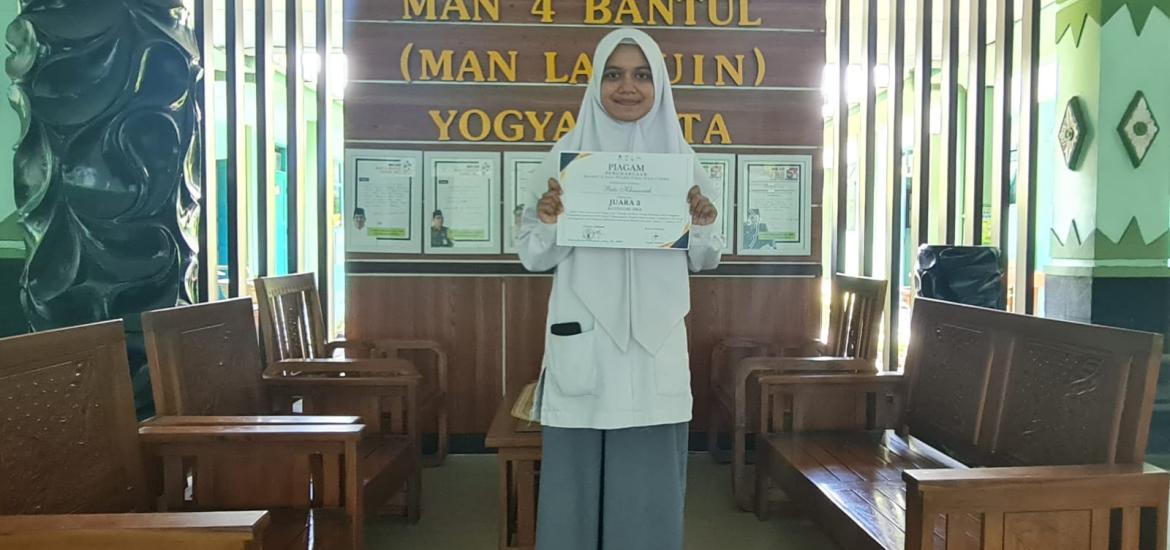 Bila Khasanah, Siswa MAN 4 Bantul Raih Juara Lomba Essai Nasional Di ...